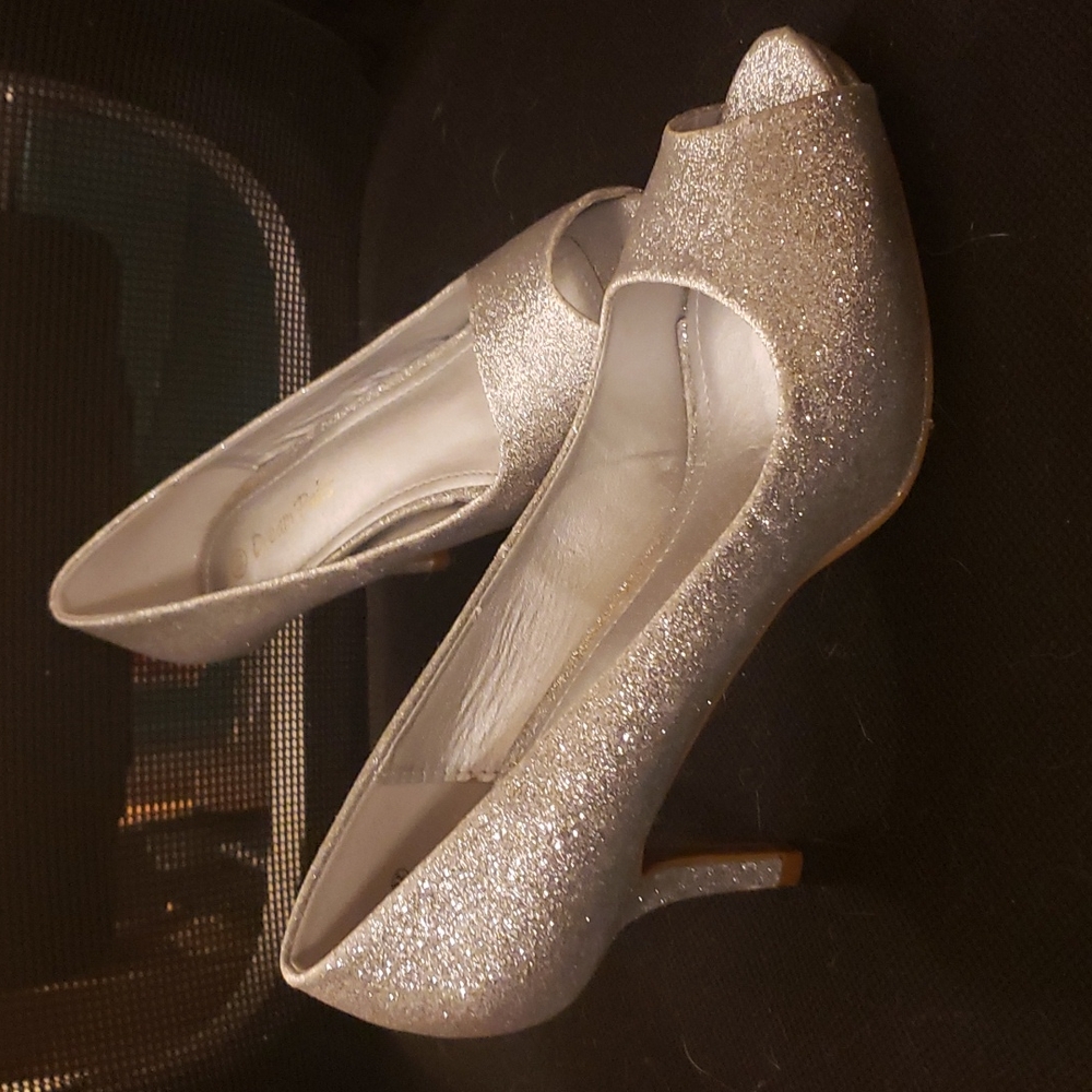 High Heels - Picture 2 of 2
